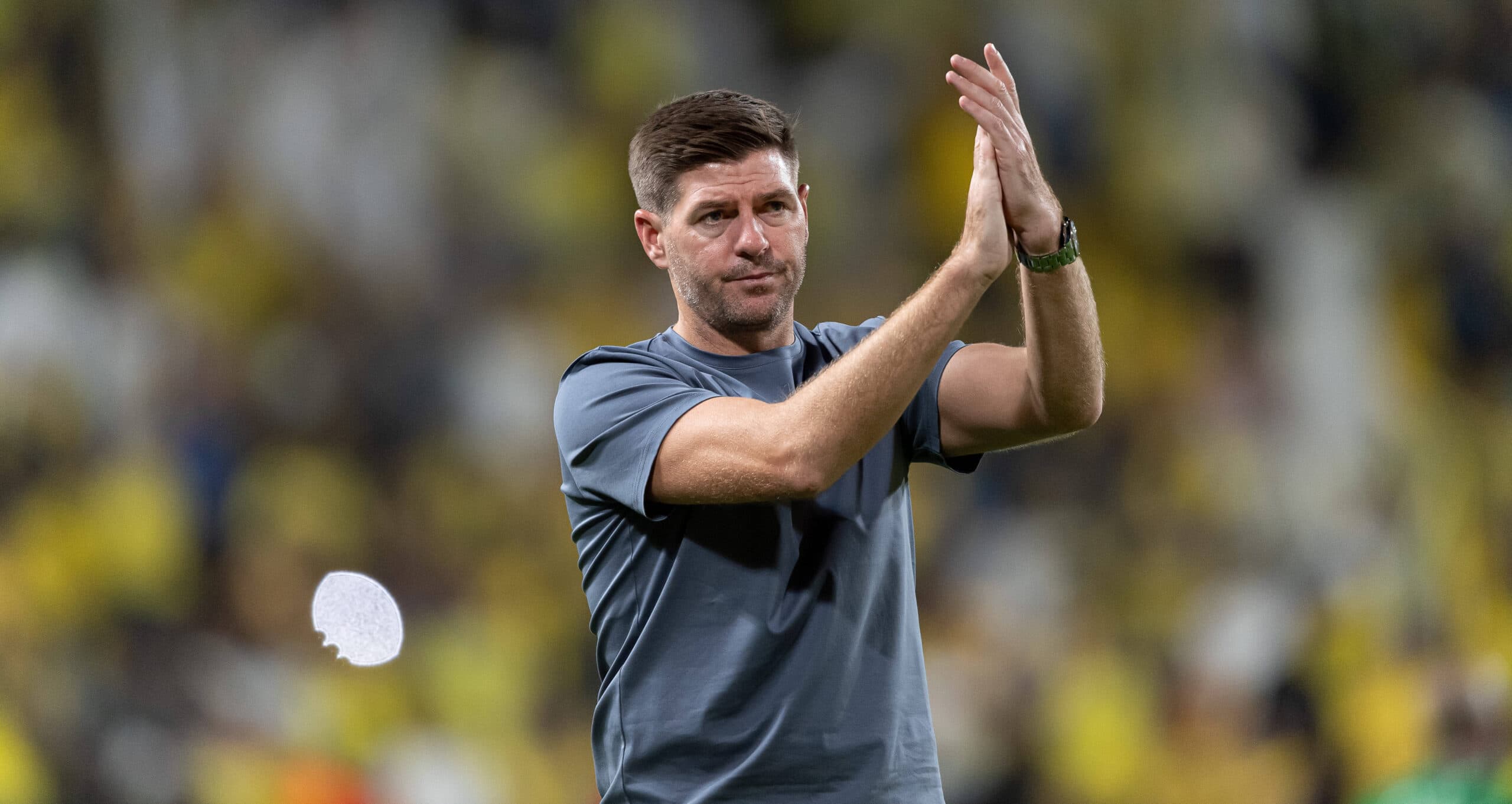 Liverpool legend makes offer to Arne Slot