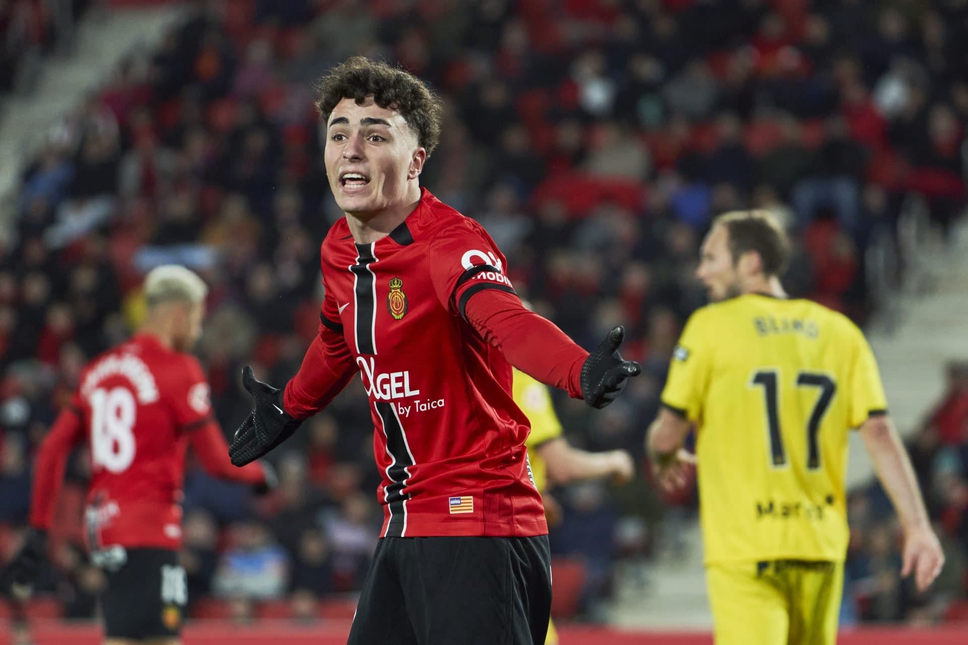 Barcelona considering re-signing 19-year-old former La Masia talent – report