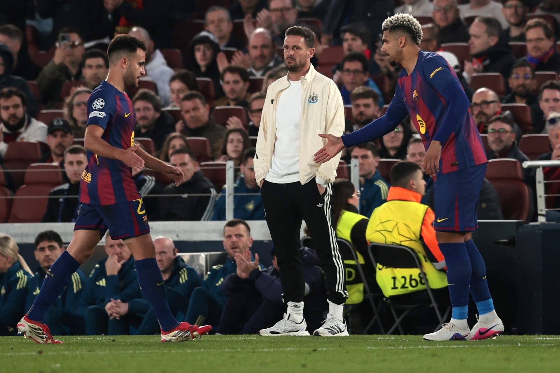 Key Barcelona defender substituted against Newcastle United with possible injury