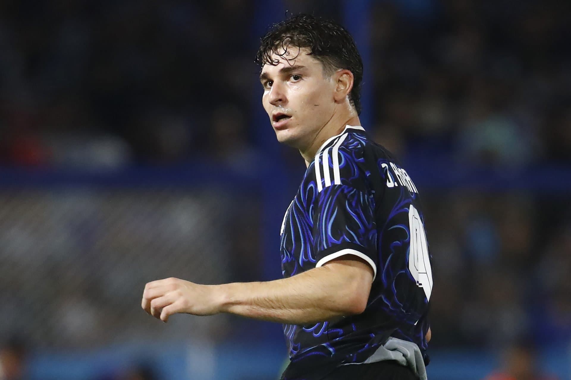 Barcelona set €50 million limit for dream striker signing; could include player in deal