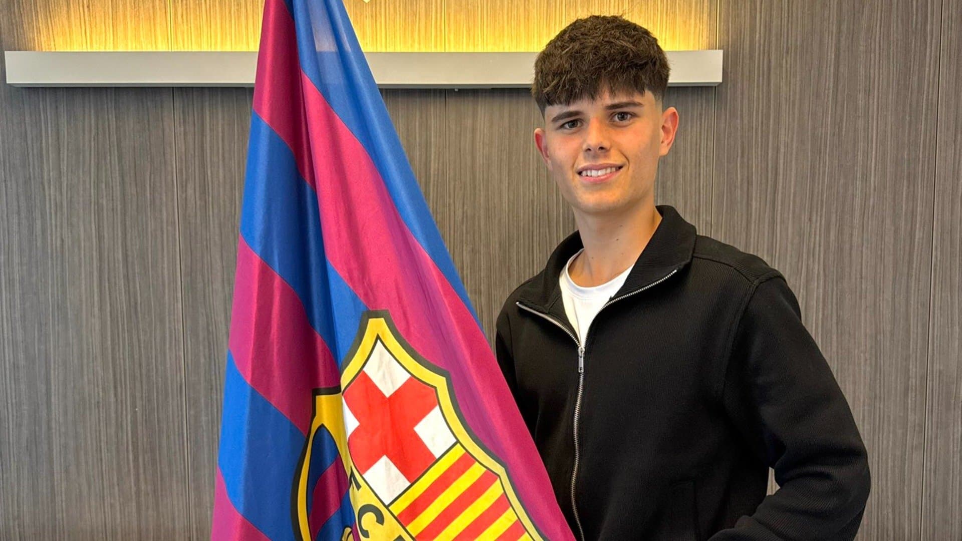 Official: Barcelona renew contract of versatile midfield prospect highly rated within La Masia