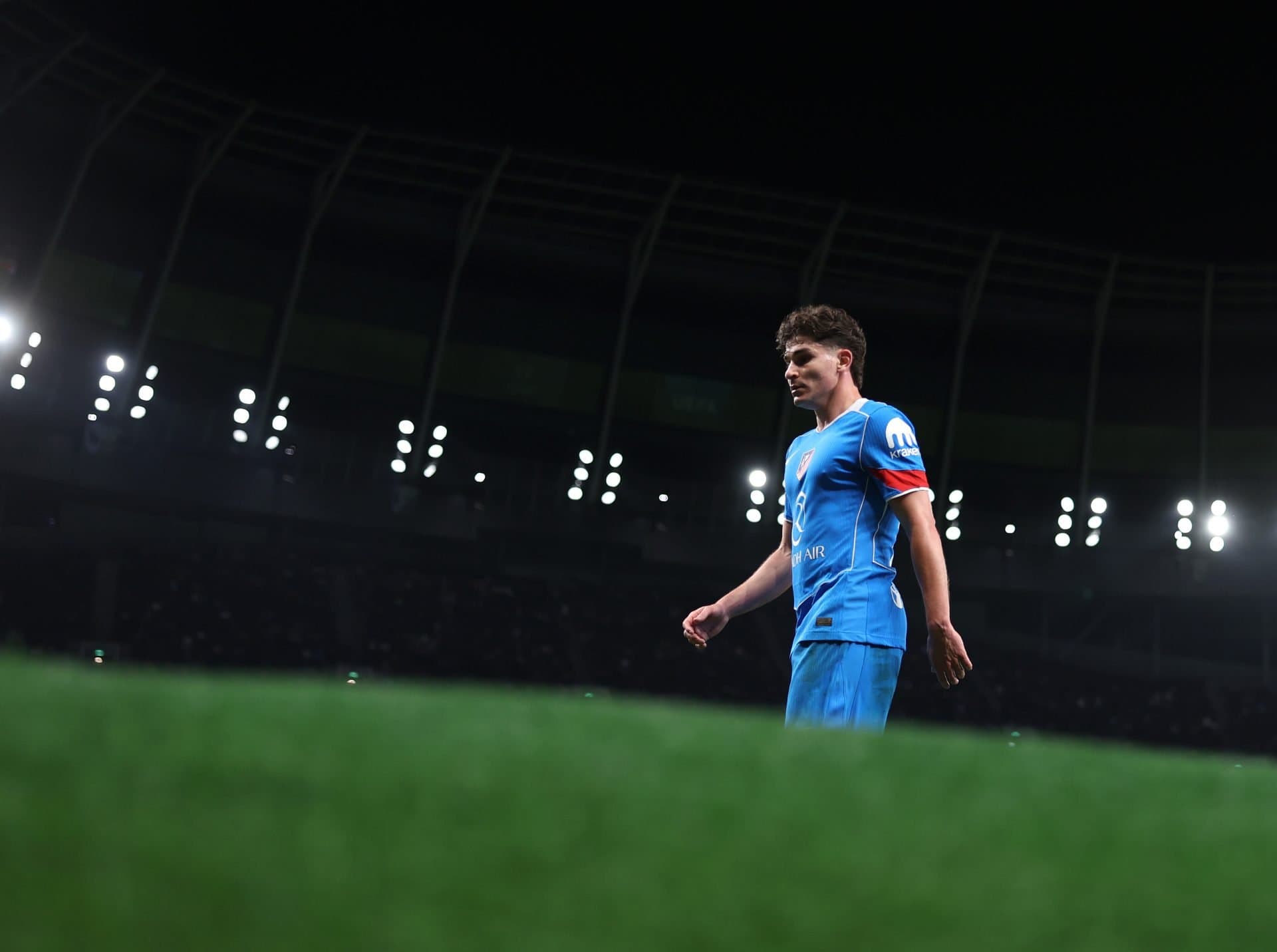 Barcelona want ‘signals’ from top attacking target; want him to lower his salary