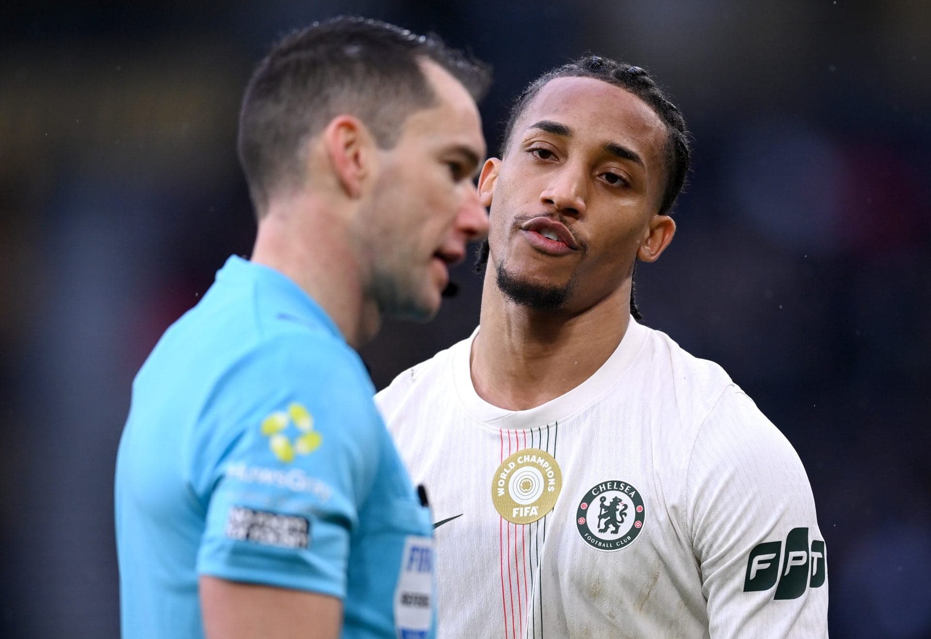 Chelsea striker’s agent arrives in London ahead of meeting with Barcelona director