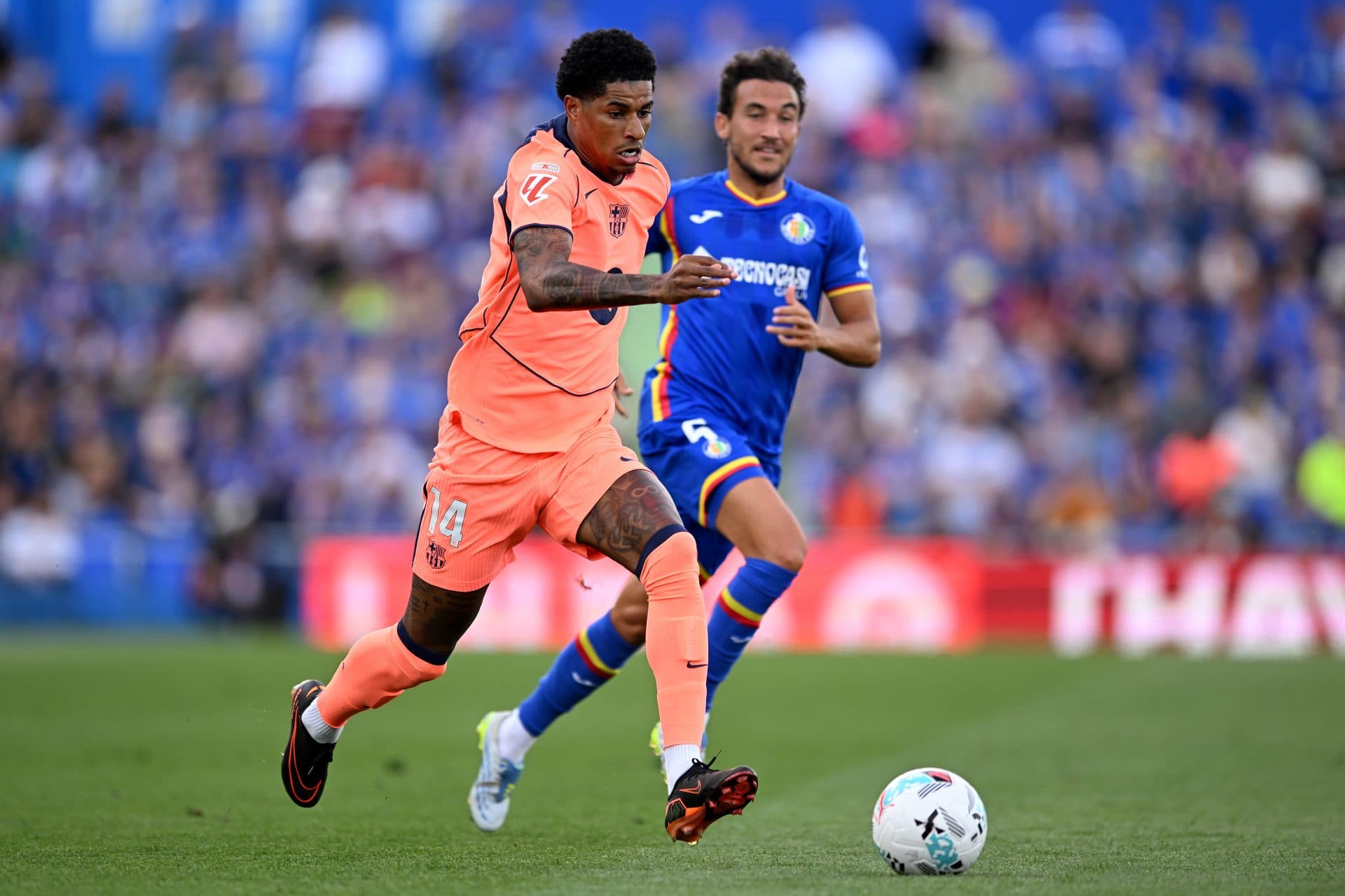 On-loan Barcelona star determined to stay despite club’s hesitation – Romano