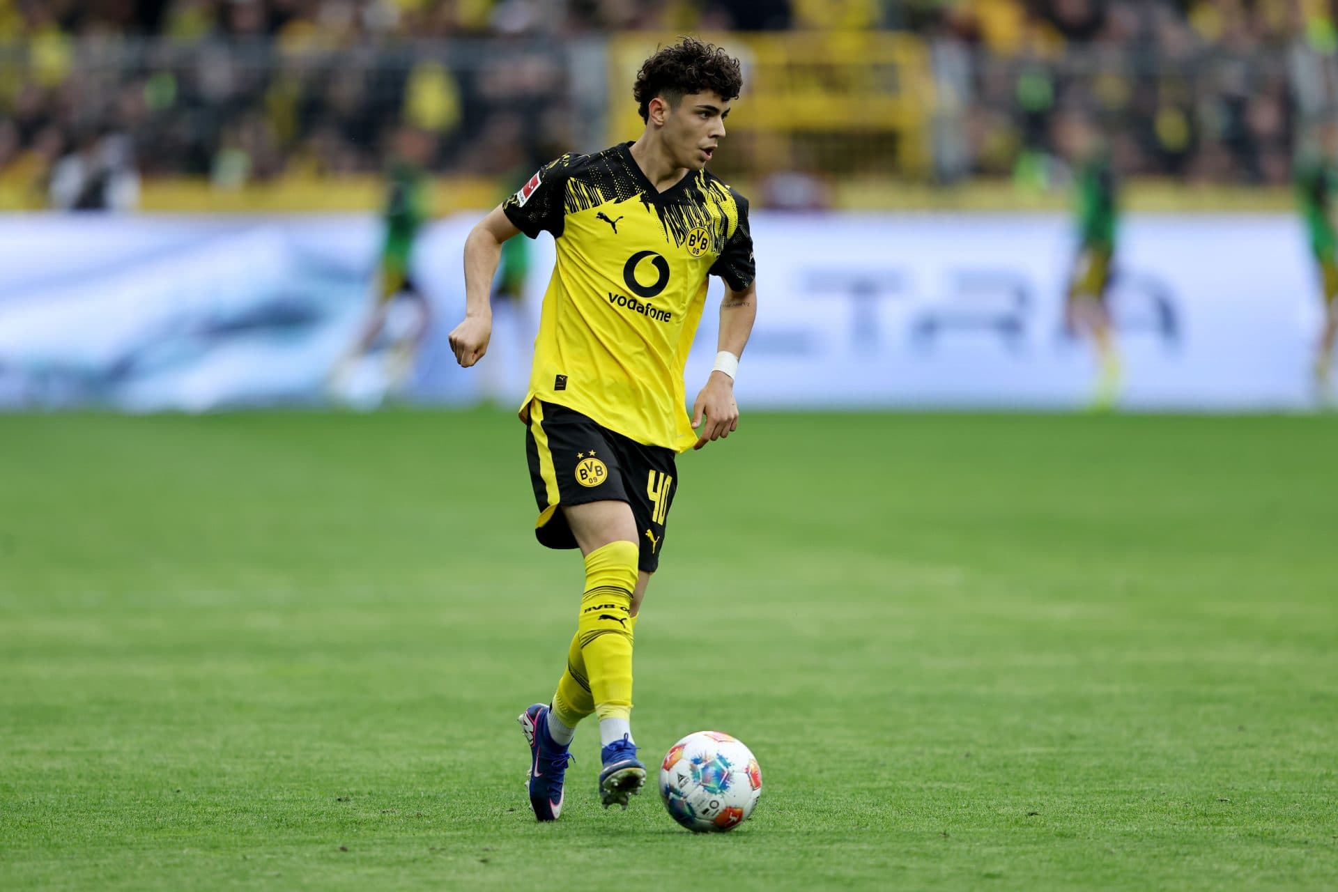 Barcelona interested in signing 18-year-old Dortmund talent with PSG also in race