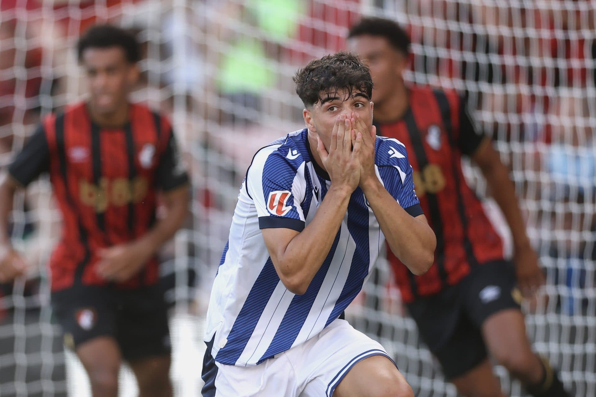 Barcelona sporting director meets agent of La Liga defender considered as Bastoni alternative