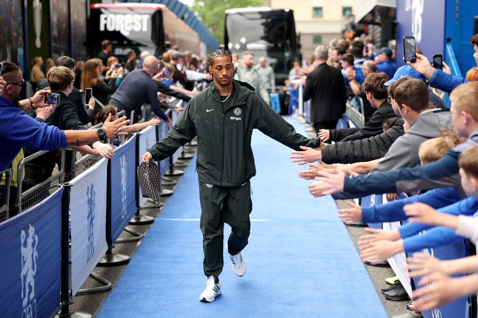 Versatile Chelsea superstar appreciated by Barcelona, but move highly unlikely – Romano