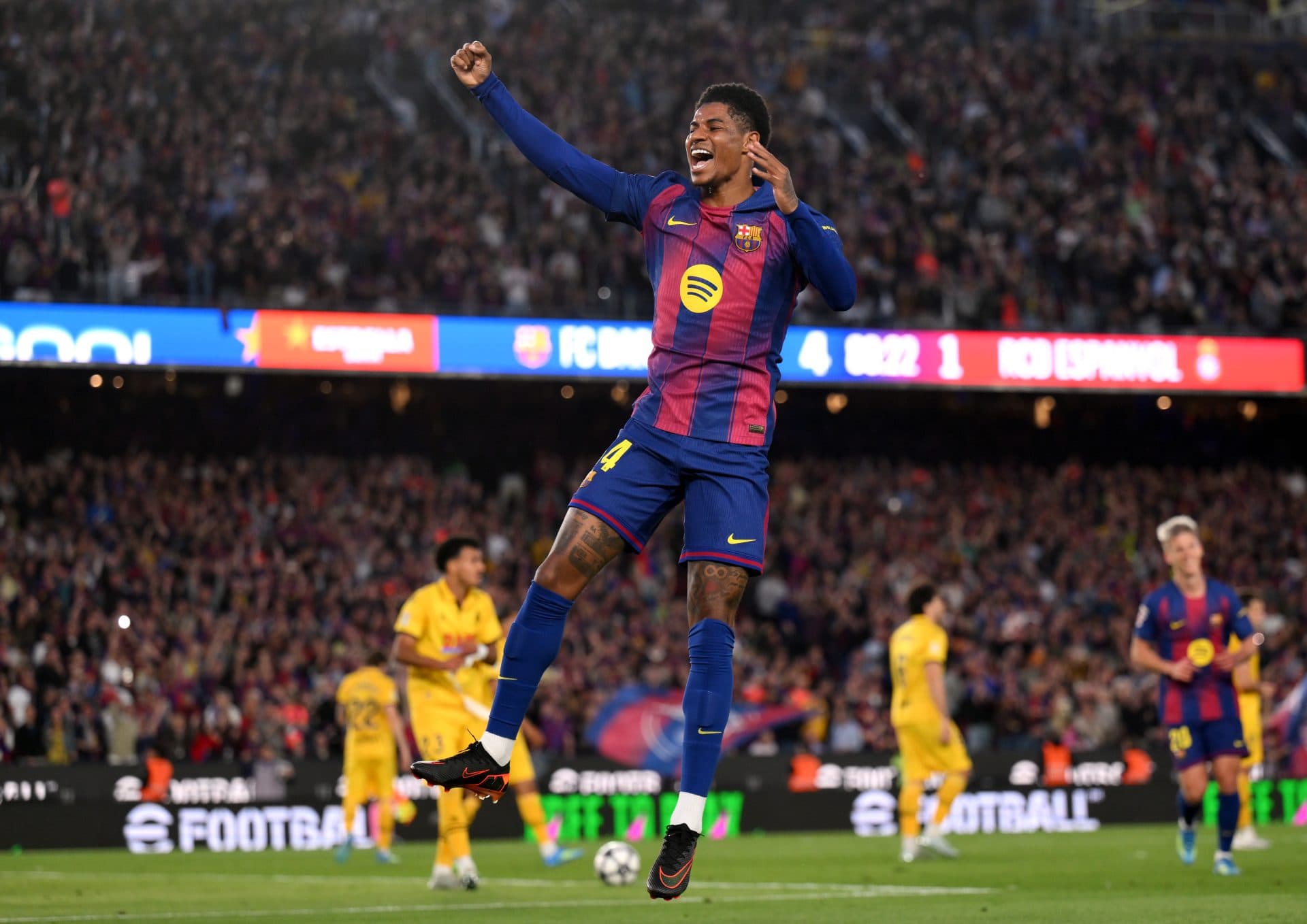 Barcelona push for a second loan deal for Man United forward following Flick approval