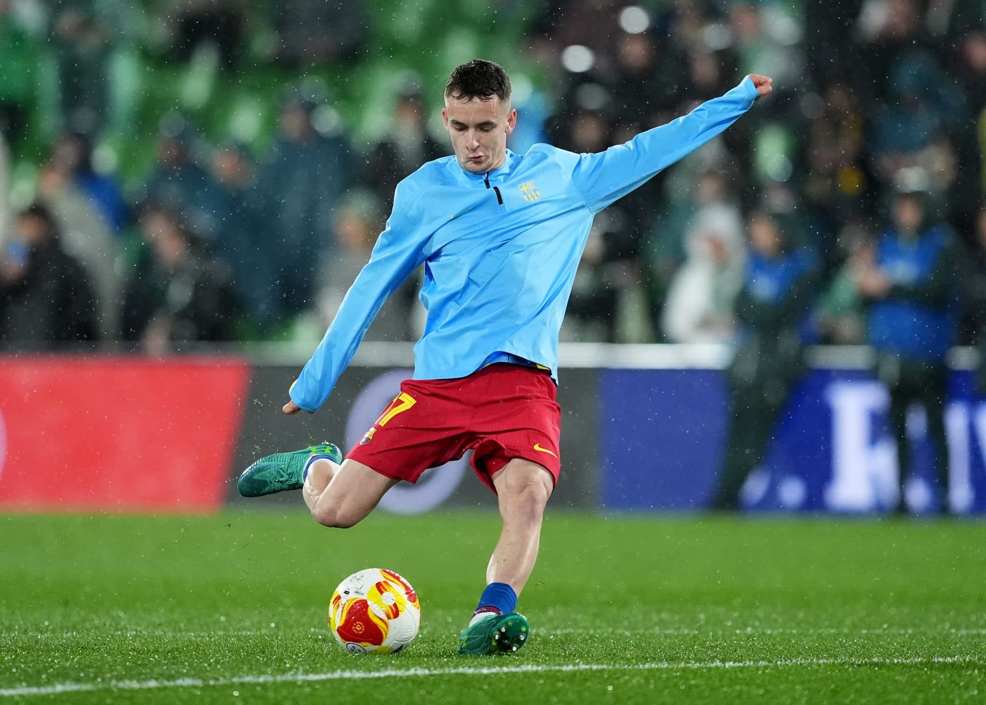 Barcelona midfielder considering Saudi move after reduced role