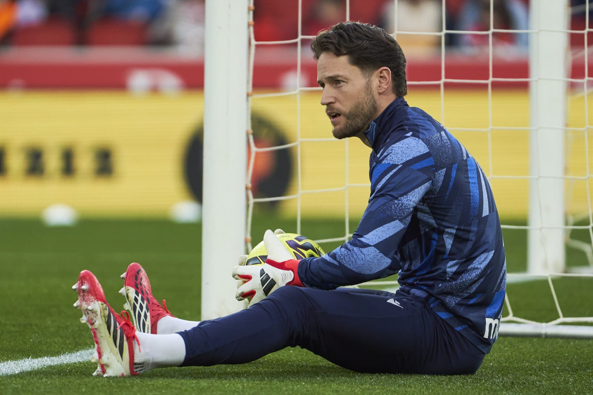 Barcelona convey their intention to sign La Liga veteran to his agent – report