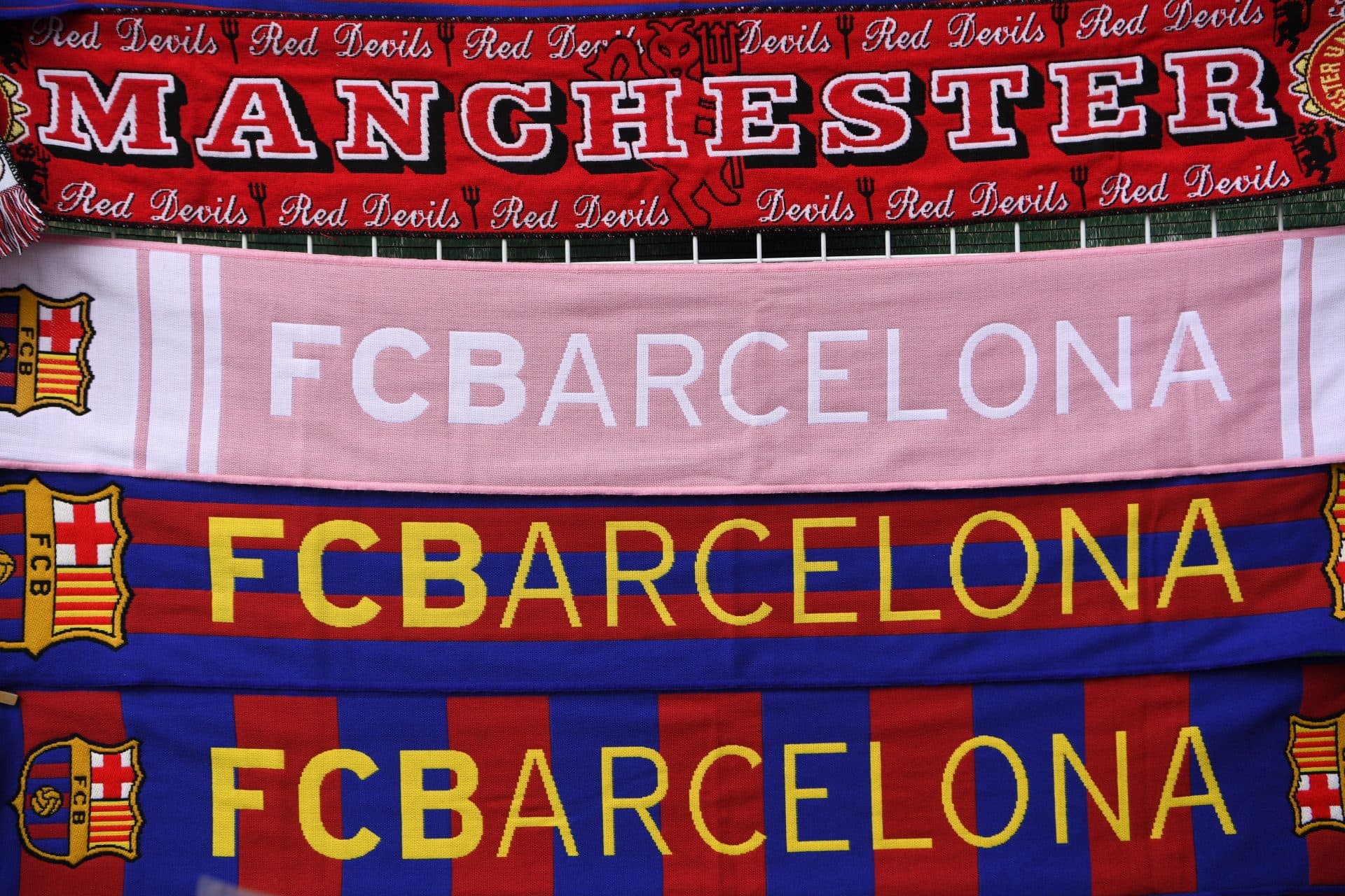 Barcelona battle Manchester United for €5 million-rated South American teenage forward