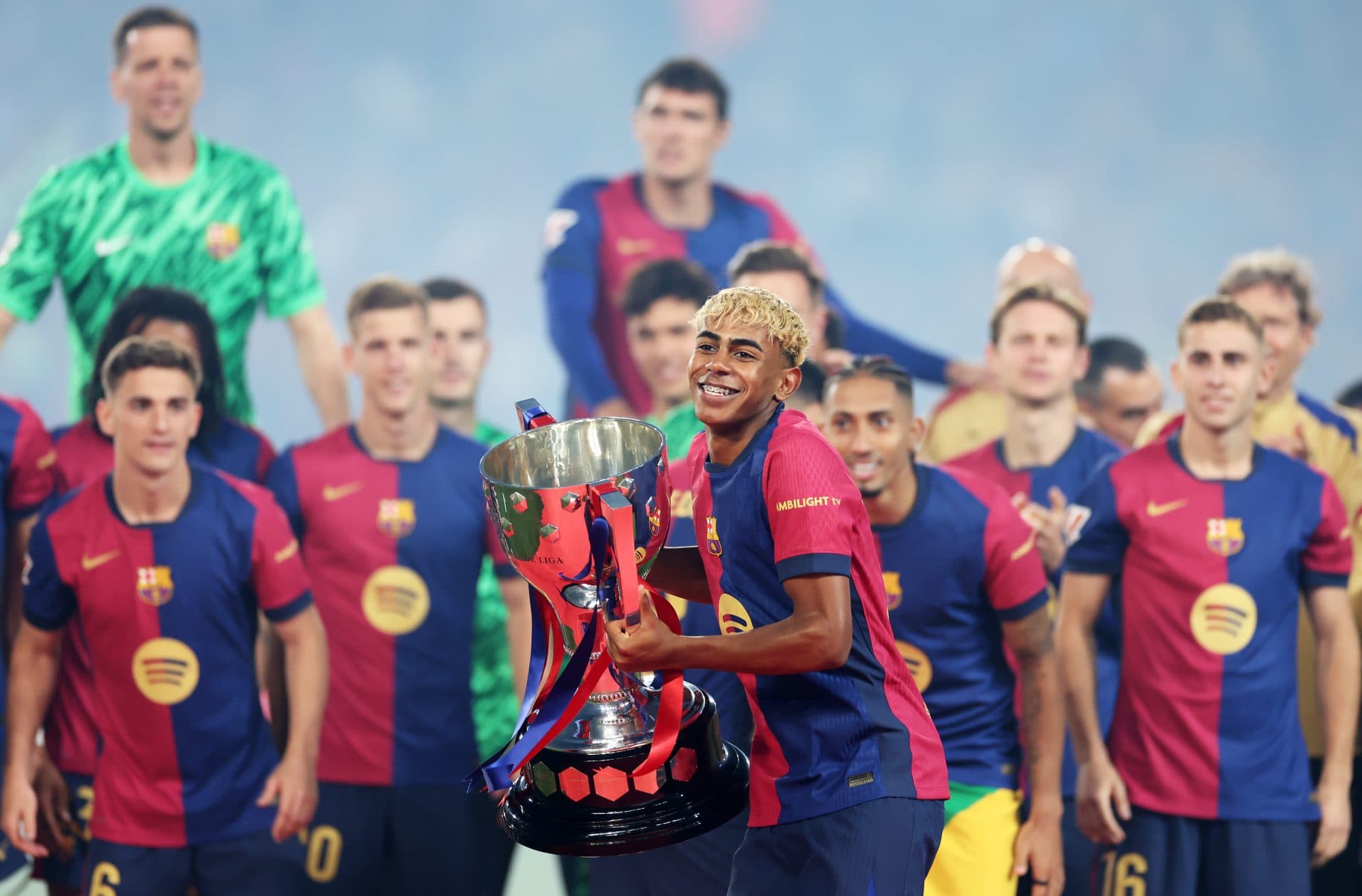 Barcelona to receive trophy tomorrow after El Clasico if they win La Liga