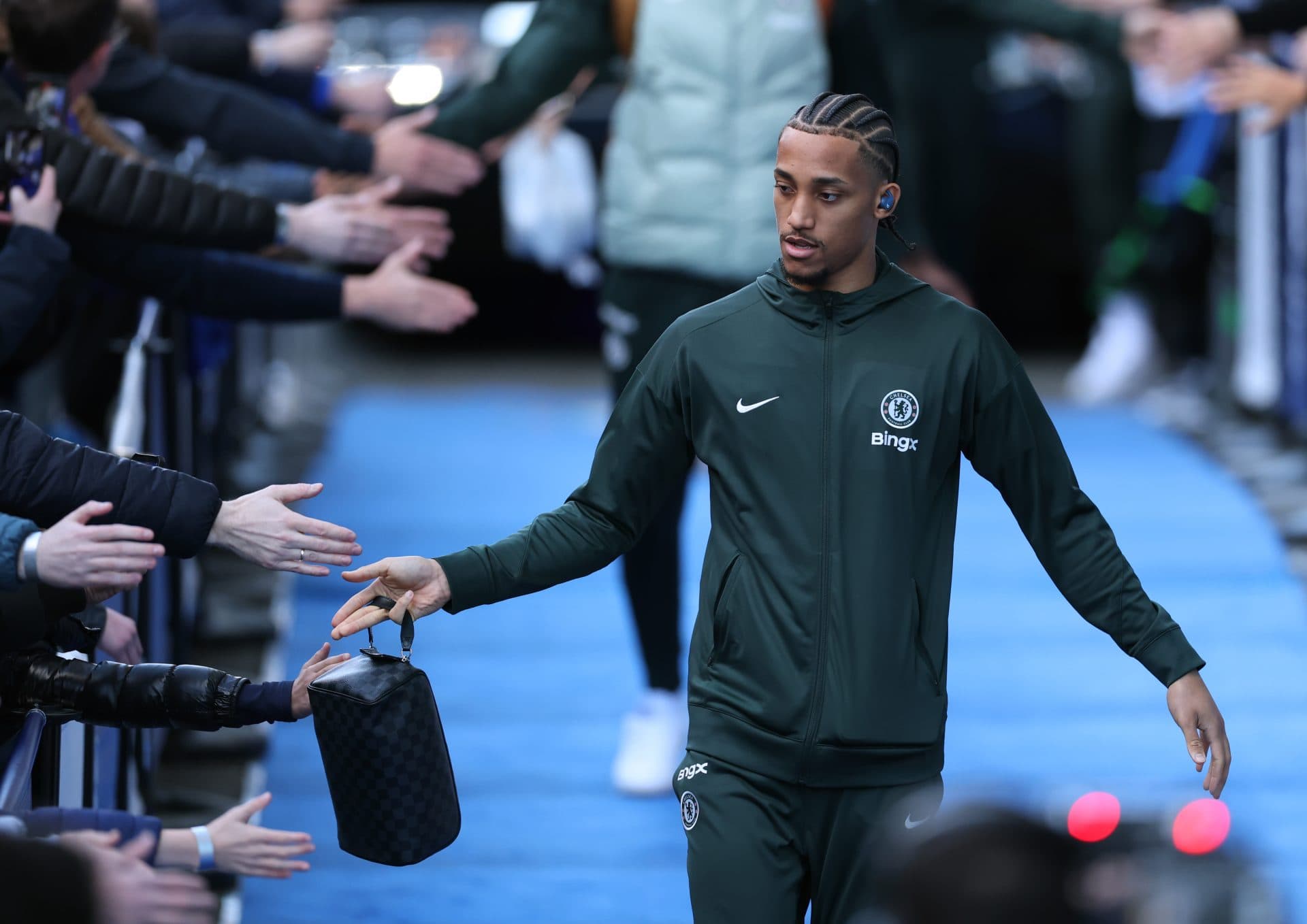Report – €75m-rated Premier League forward emerges as Lewandowski replacement at Barcelona