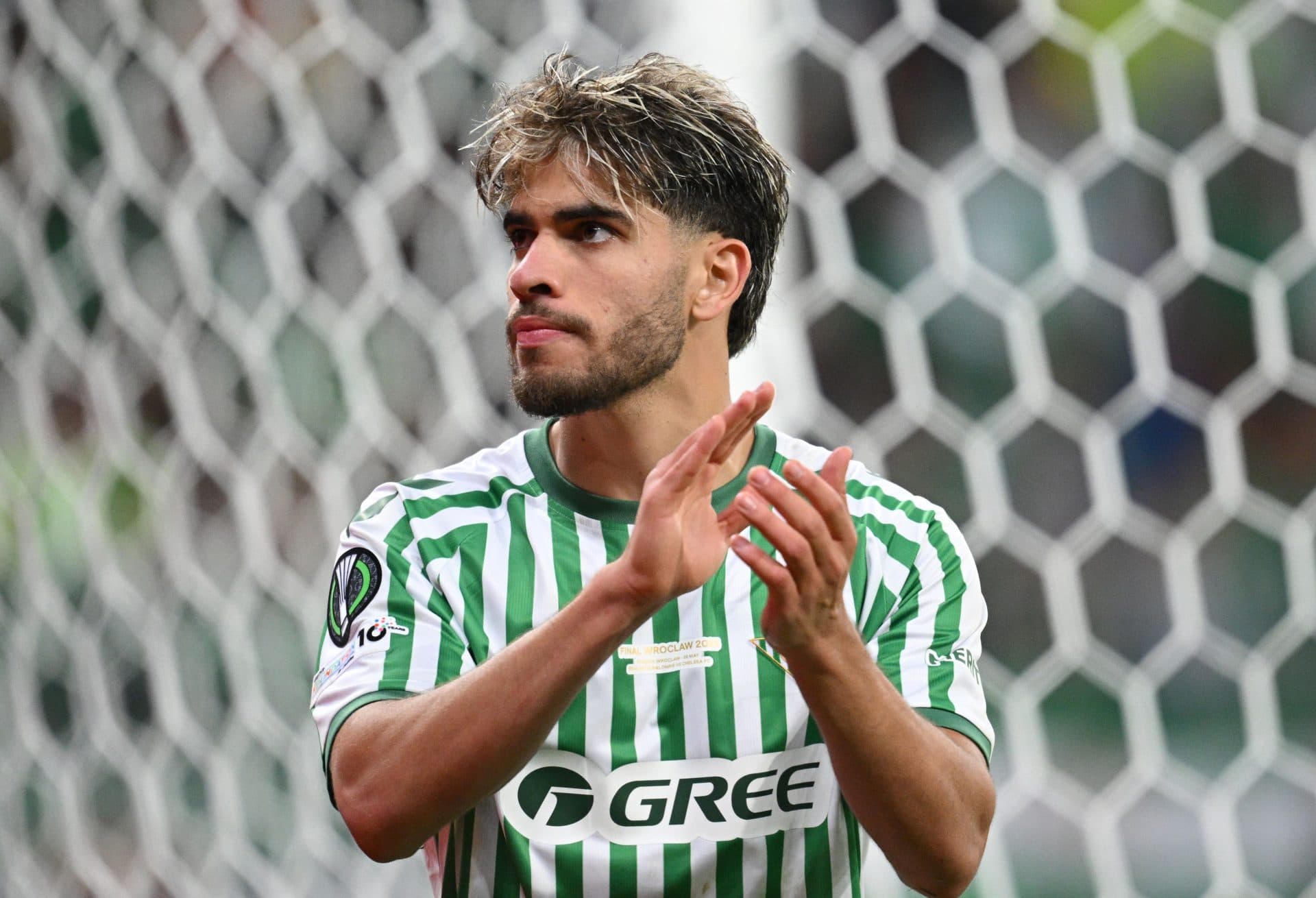 Barcelona set for major windfall as former winger attracts serious interest