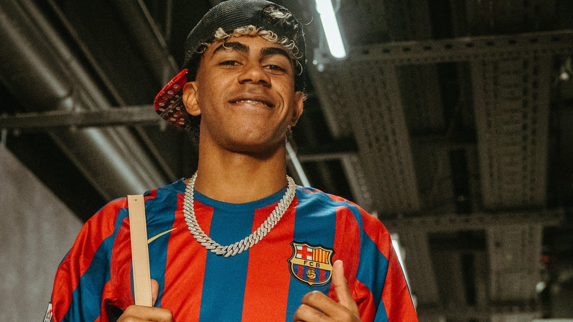 Watch: Barcelona stars pay tribute to club legend ahead of Rayo Vallecano clash