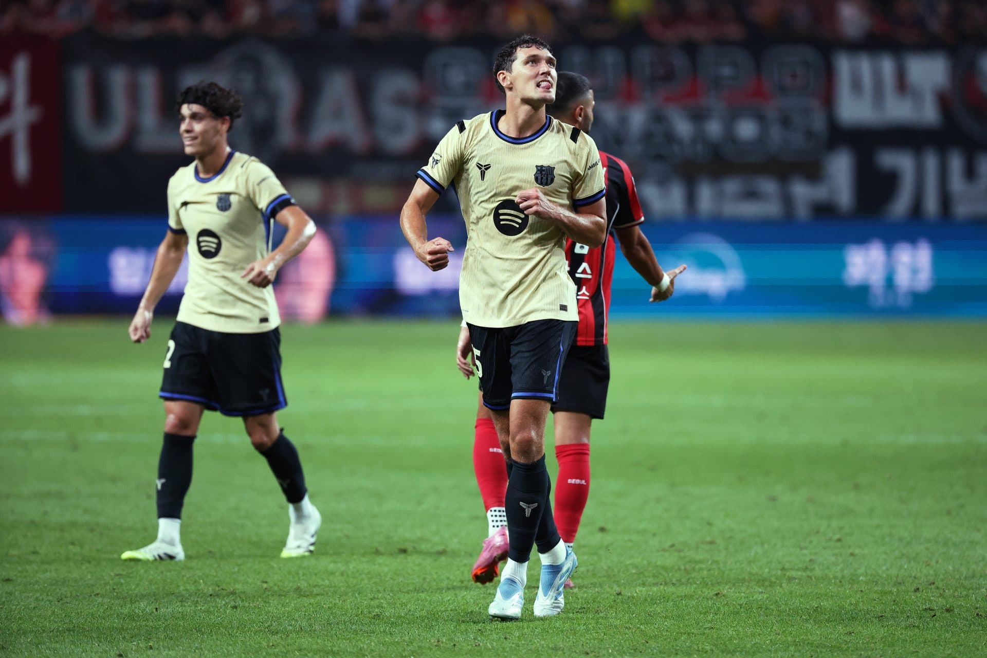 Barcelona defender remains hopeful of renewal agreement after first offer did not meet expectations