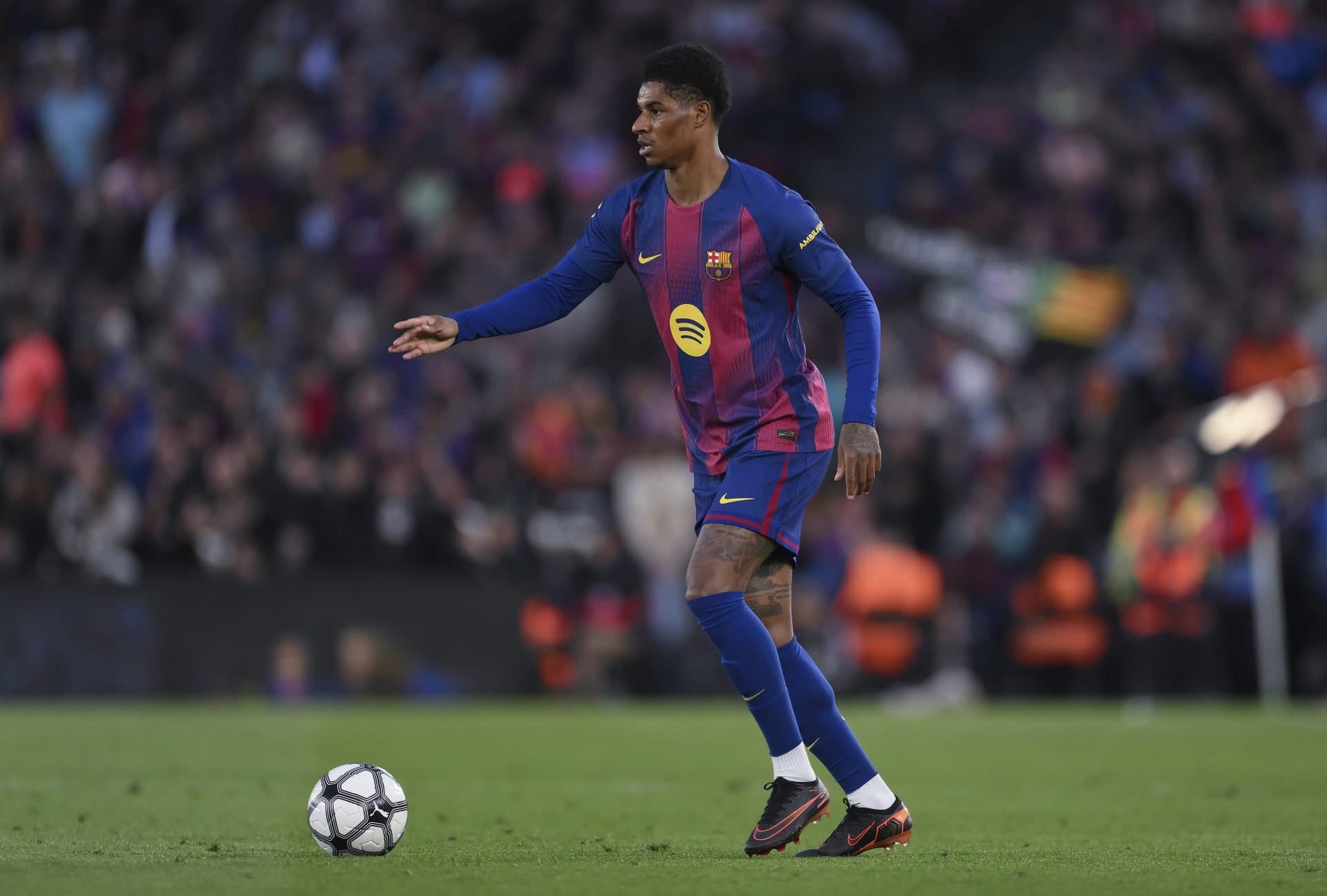 Barcelona reach agreement with Man United ace, looking for creative solution – report