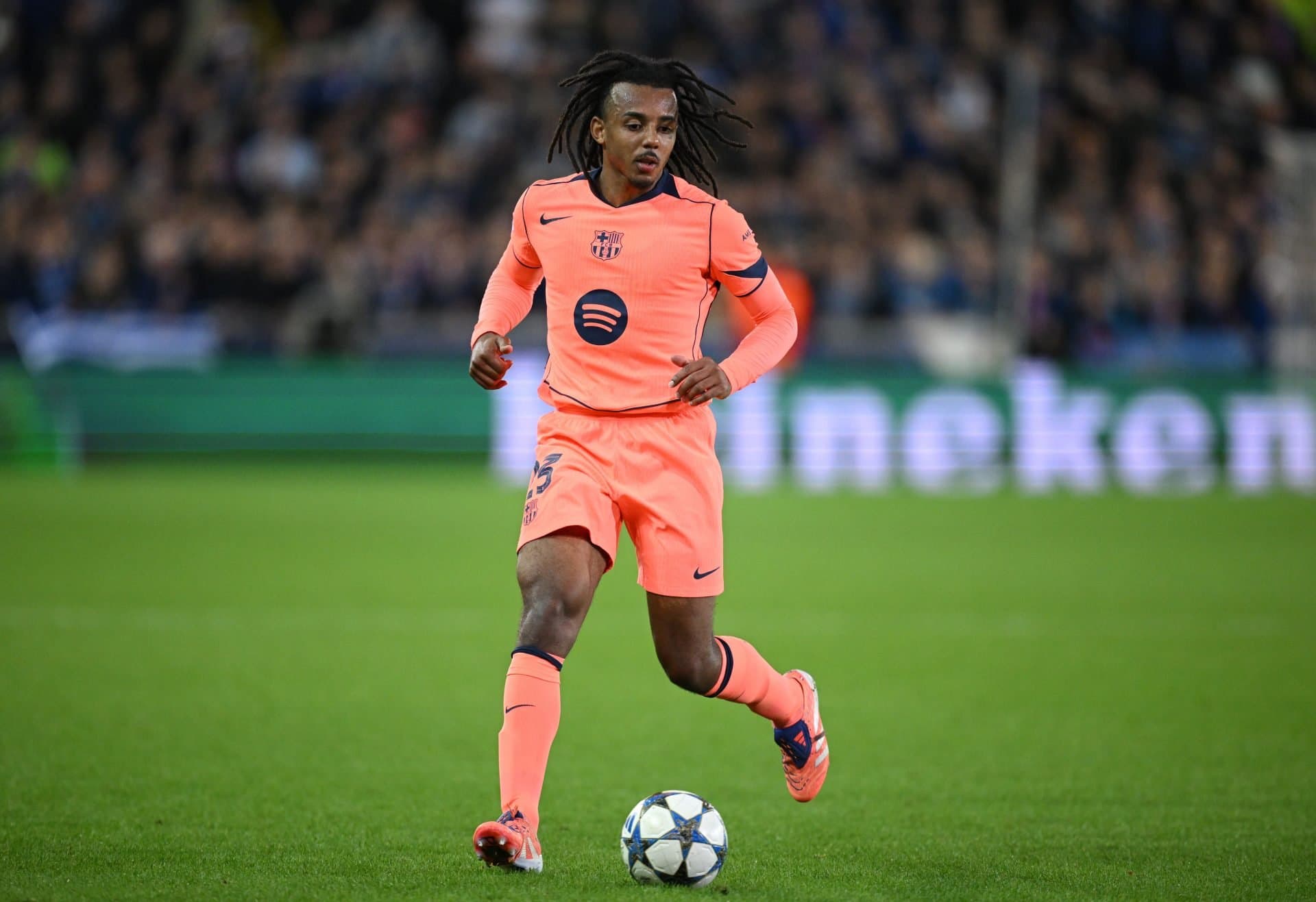 Barcelona open to Kounde sale; Three Premier League giants interested