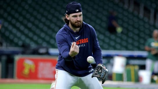 Red Sox Quietly Bring Back Injured Gold Glover on Two-Year Deal