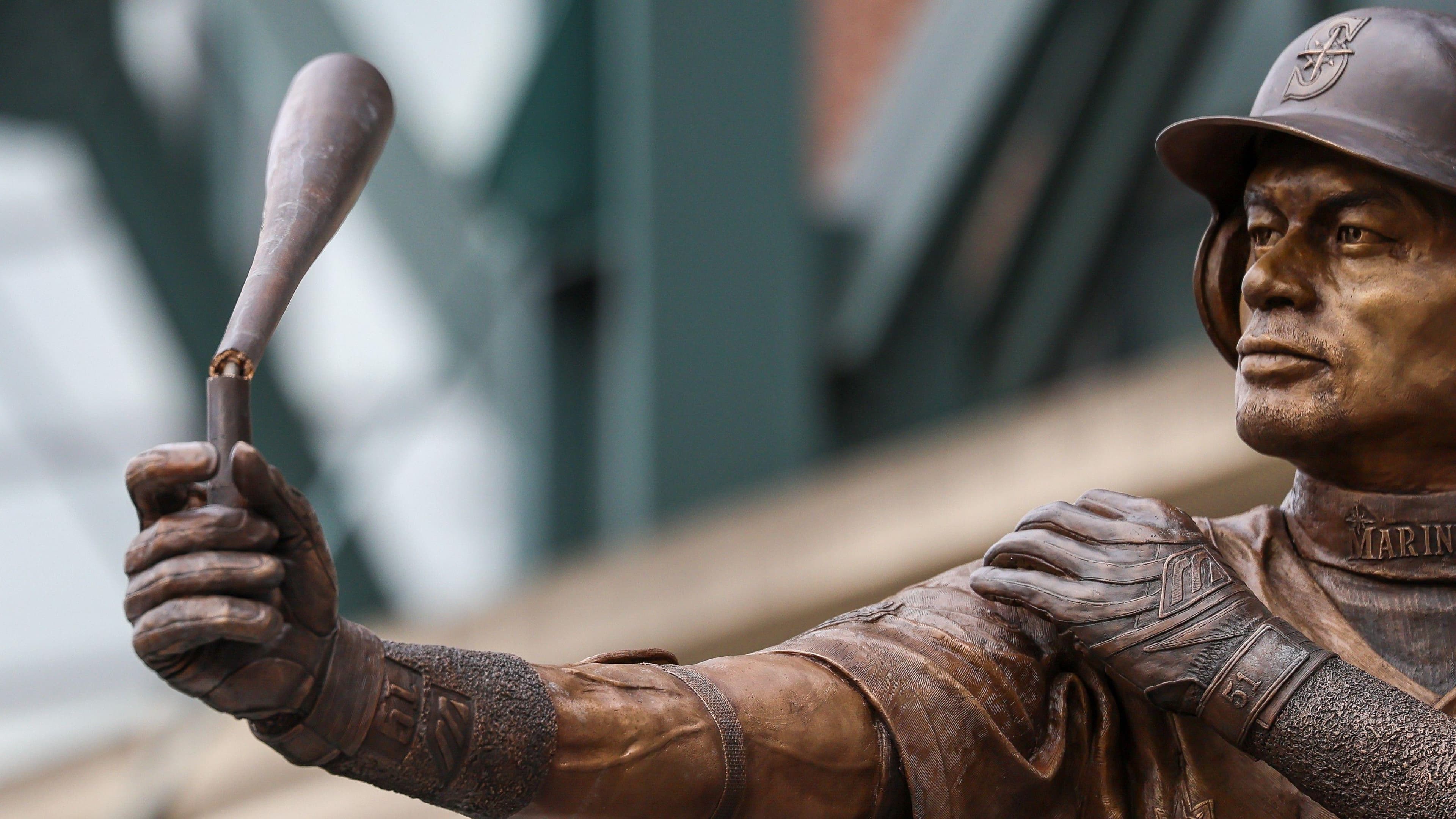 Baseball statue broken as it is unveiled in Seattle