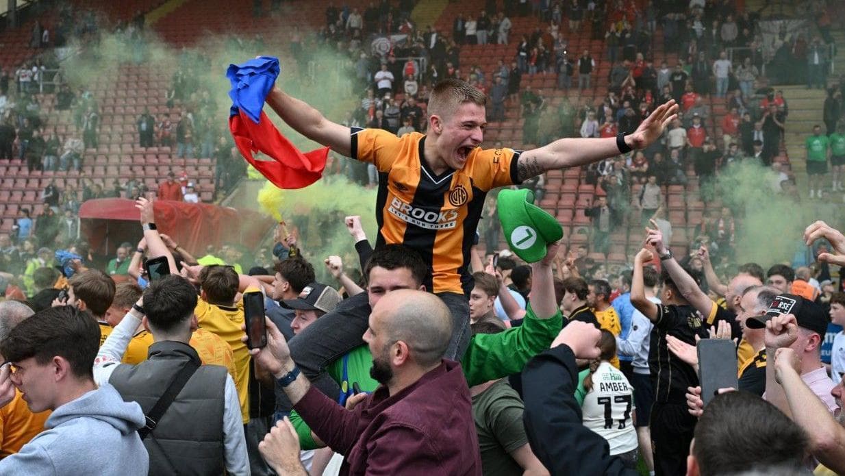 Fans react to 'nerve-wracking' United promotion