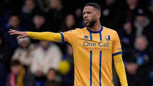 Mansfield forward Roberts signs new one-year deal
