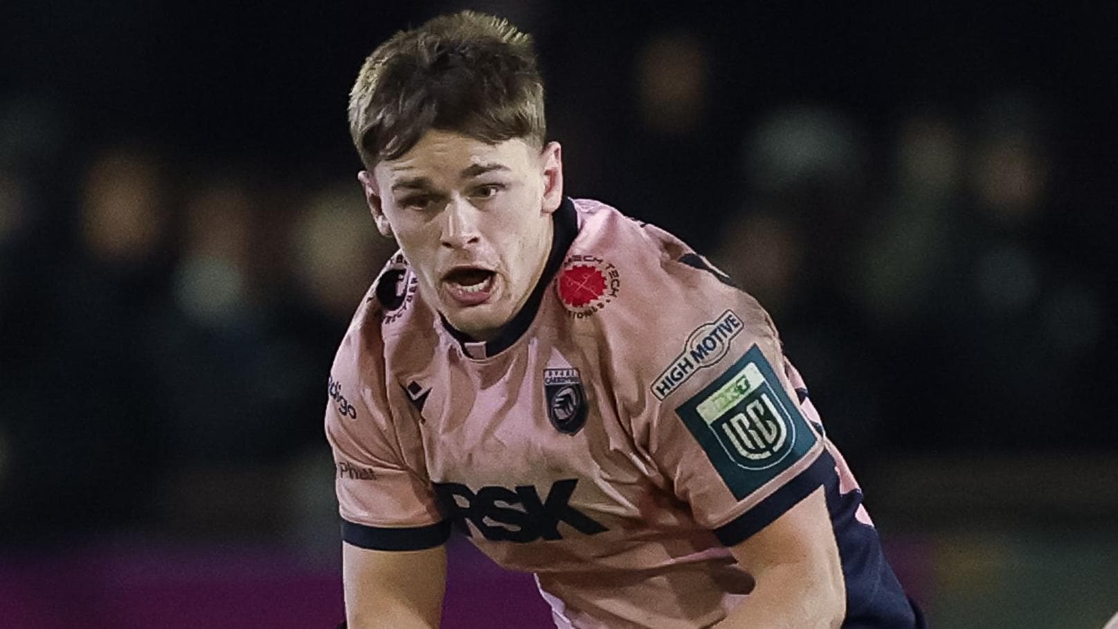 Wales flanker Mann signs new Cardiff contract