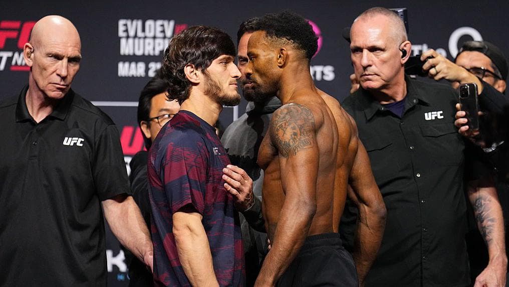 Murphy and Evloev in cold UFC London staredown