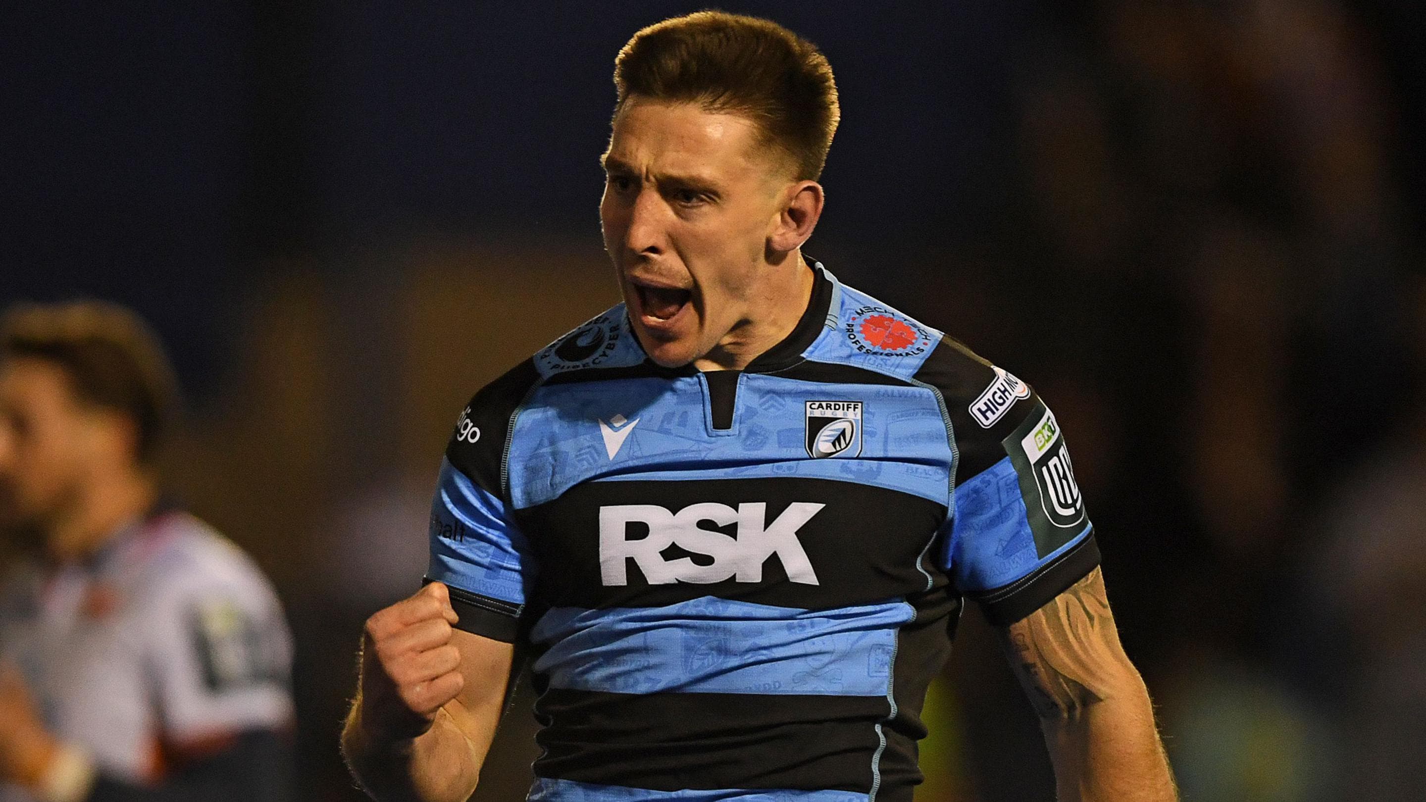 Wales wing Adams boosts Cardiff bid for play-offs