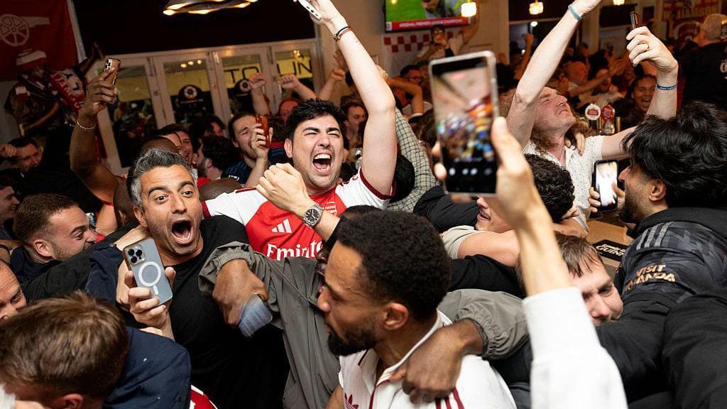 'An explosion of cheer in pubs across north London'