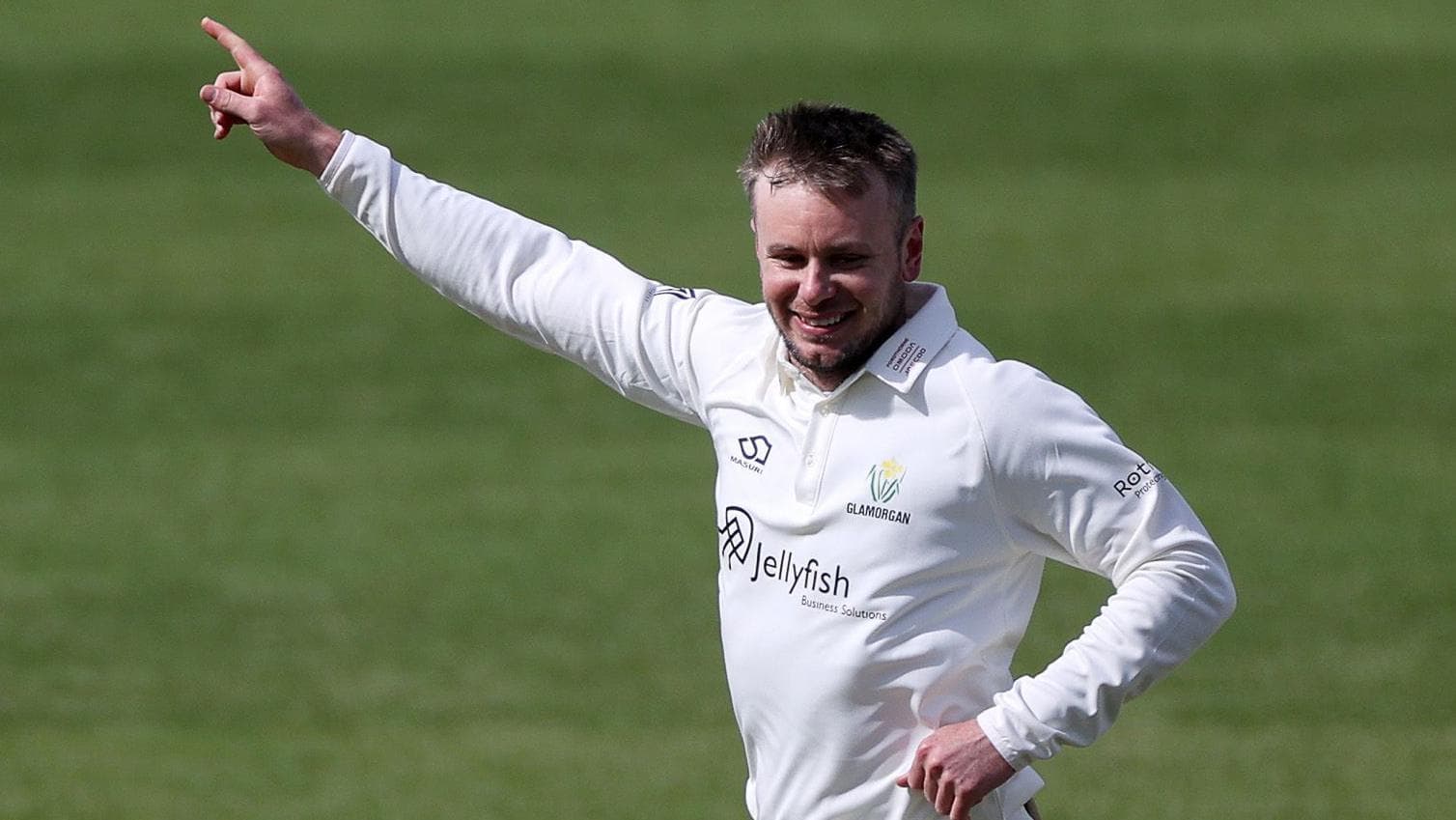 Crane five-for gives Glamorgan edge against Yorkshire