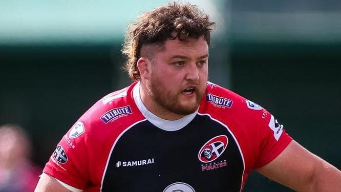Cornish Pirates prop Petch signs new deal