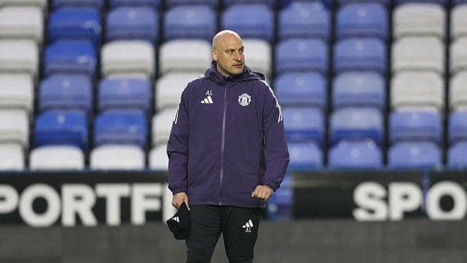 Lawrence in no rush to learn his Man Utd future