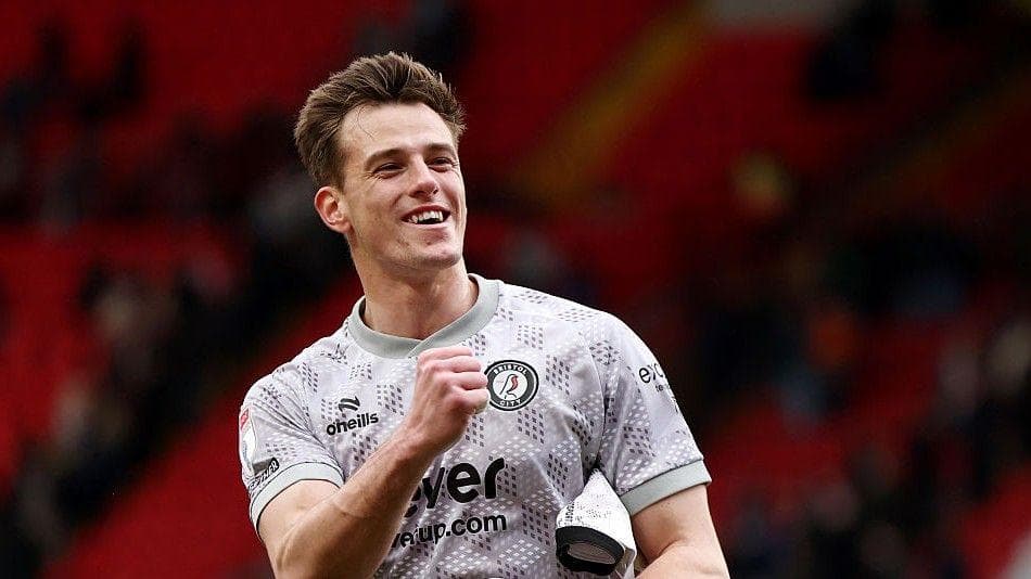 Rising star Vitek gets Cech backing before next move