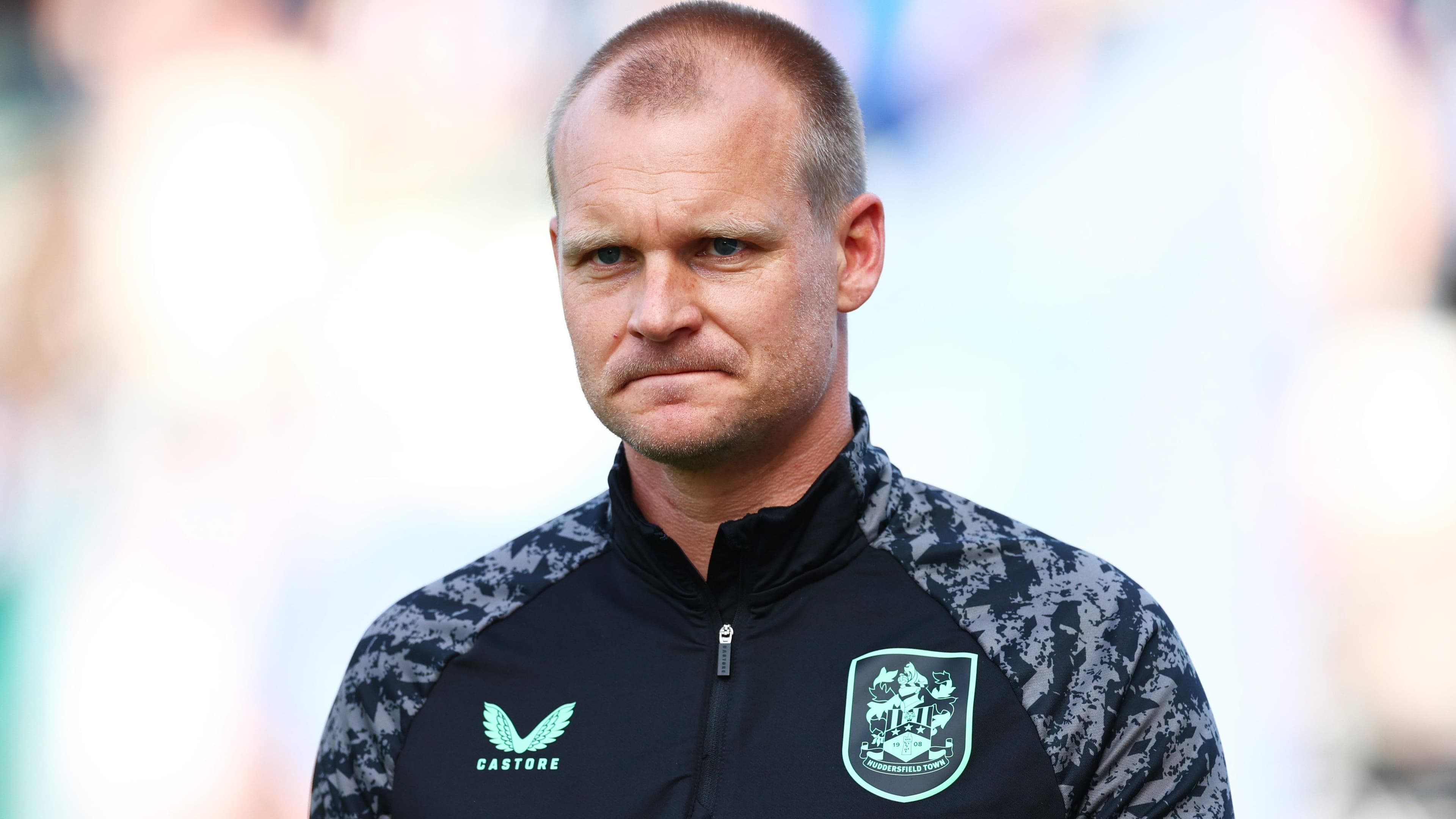 Huddersfield boss Manning leaves League One club