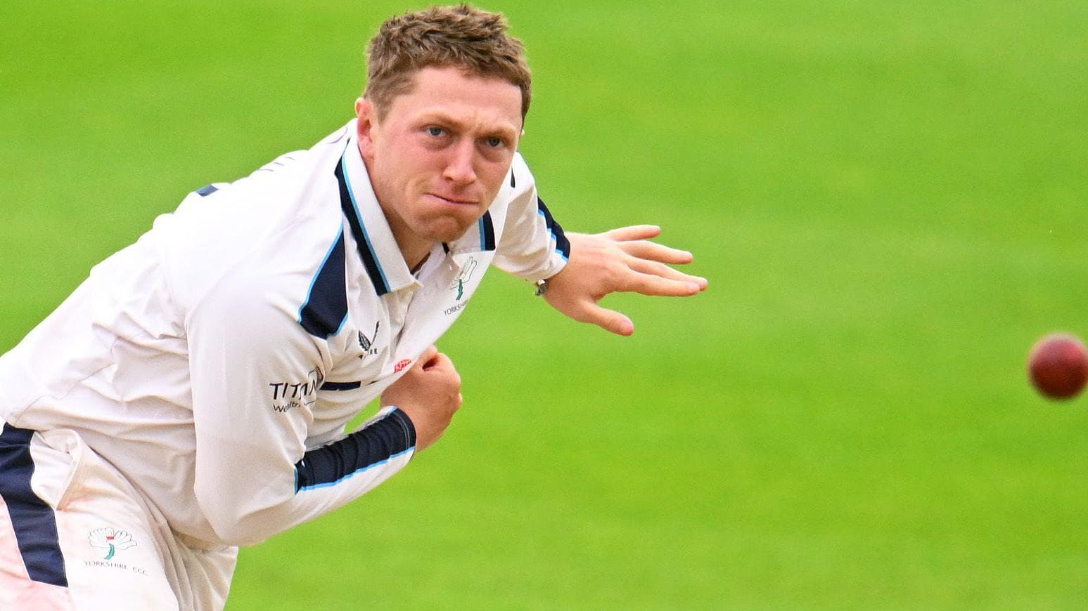 Off-spinner Bess extends Yorkshire contract