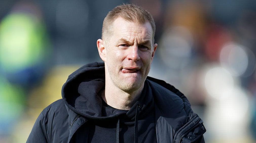 'It's OK to be nervous' - Harrogate boss Weaver