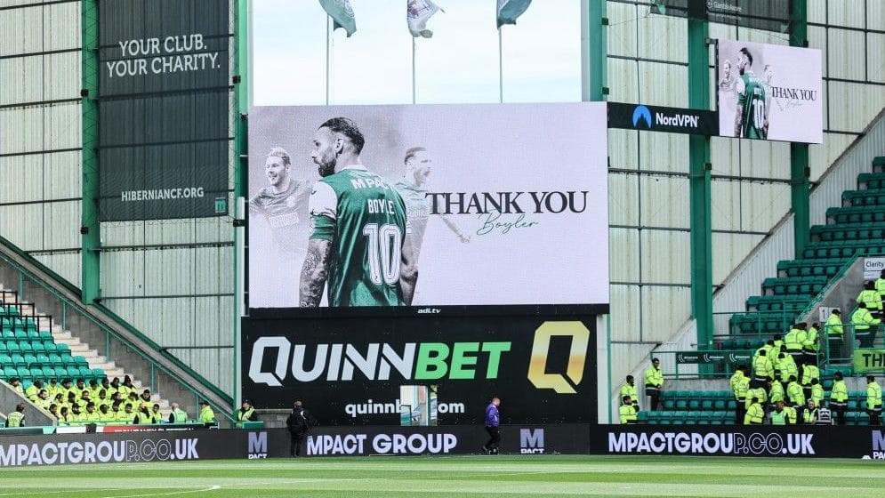 Boyle signs shock new Hibs deal