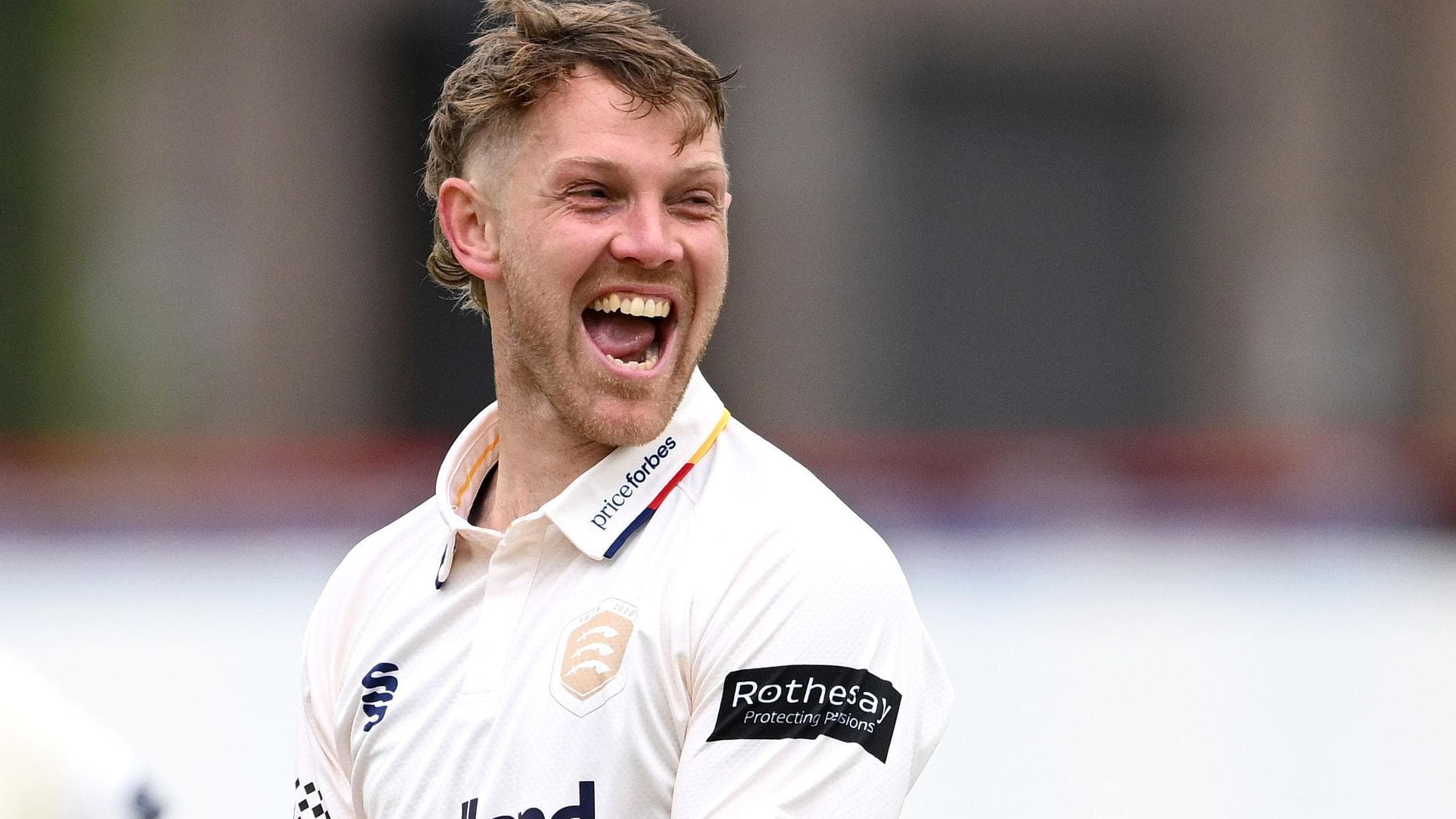 Essex bowlers dominate Warwickshire before rain