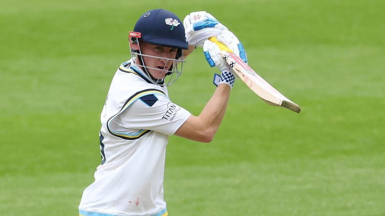 Bears in strong position after bowling out Yorkshire