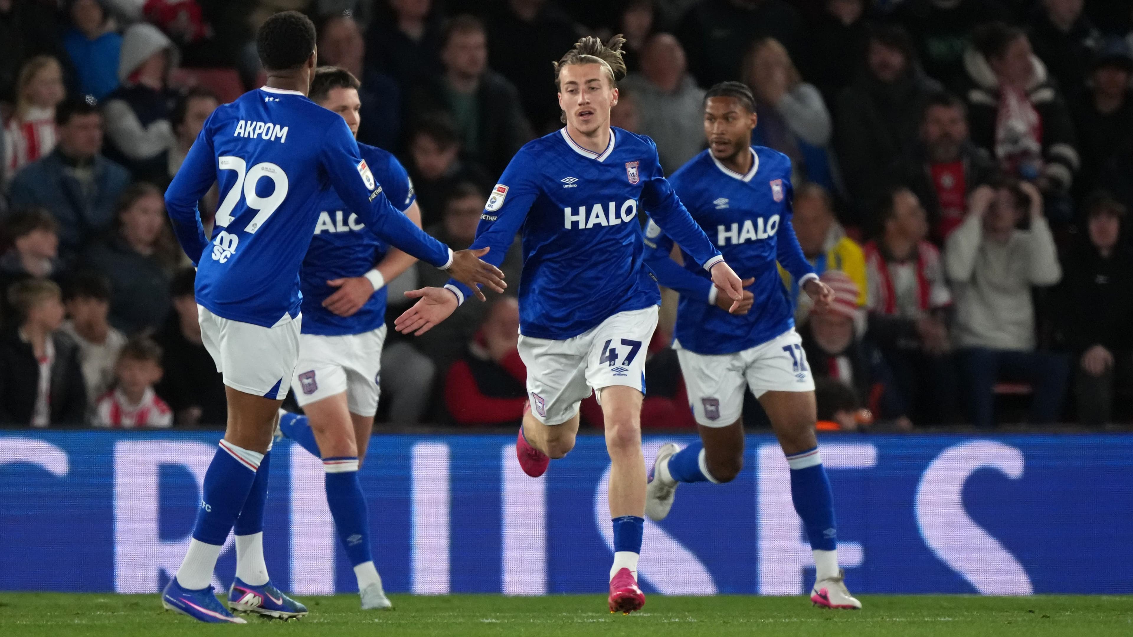 Clarke scores late as Ipswich draw at Saints