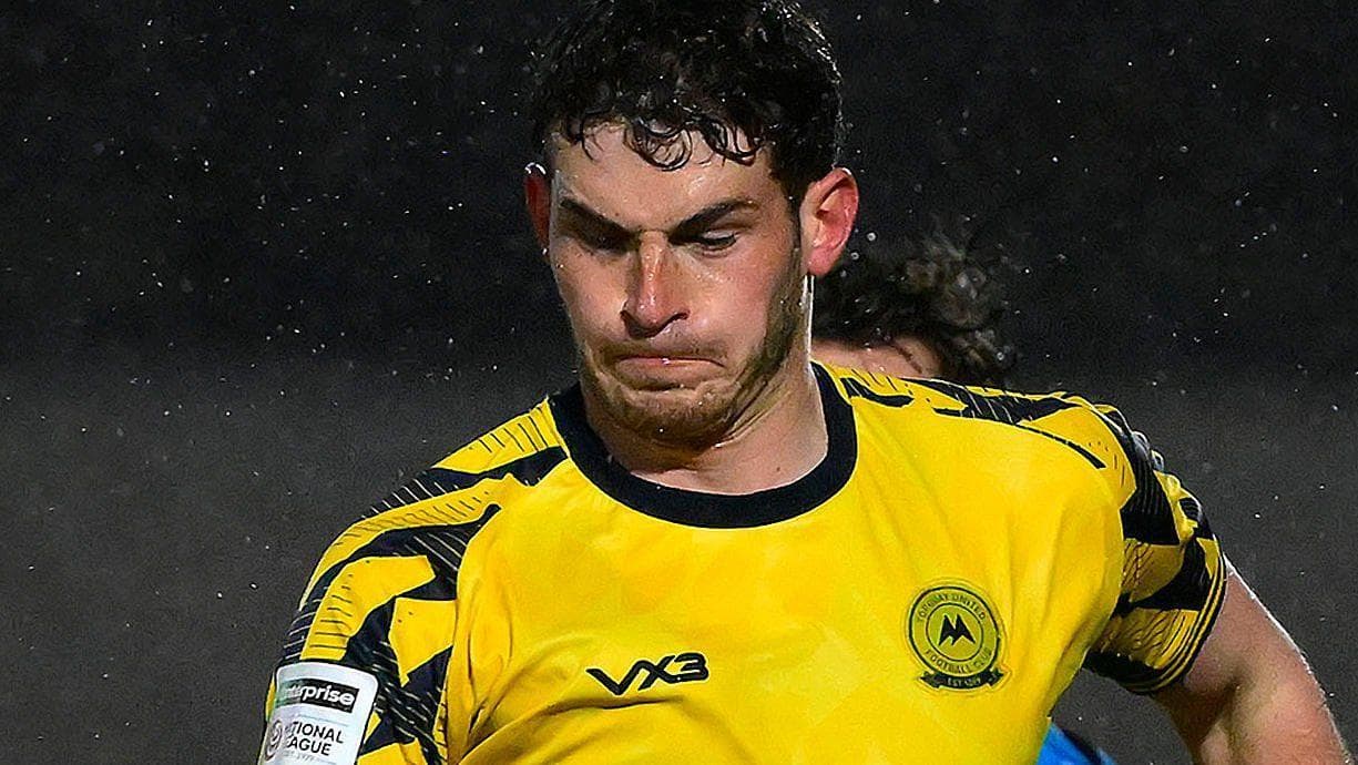 Torquay United extend Tizzard deal to end of season