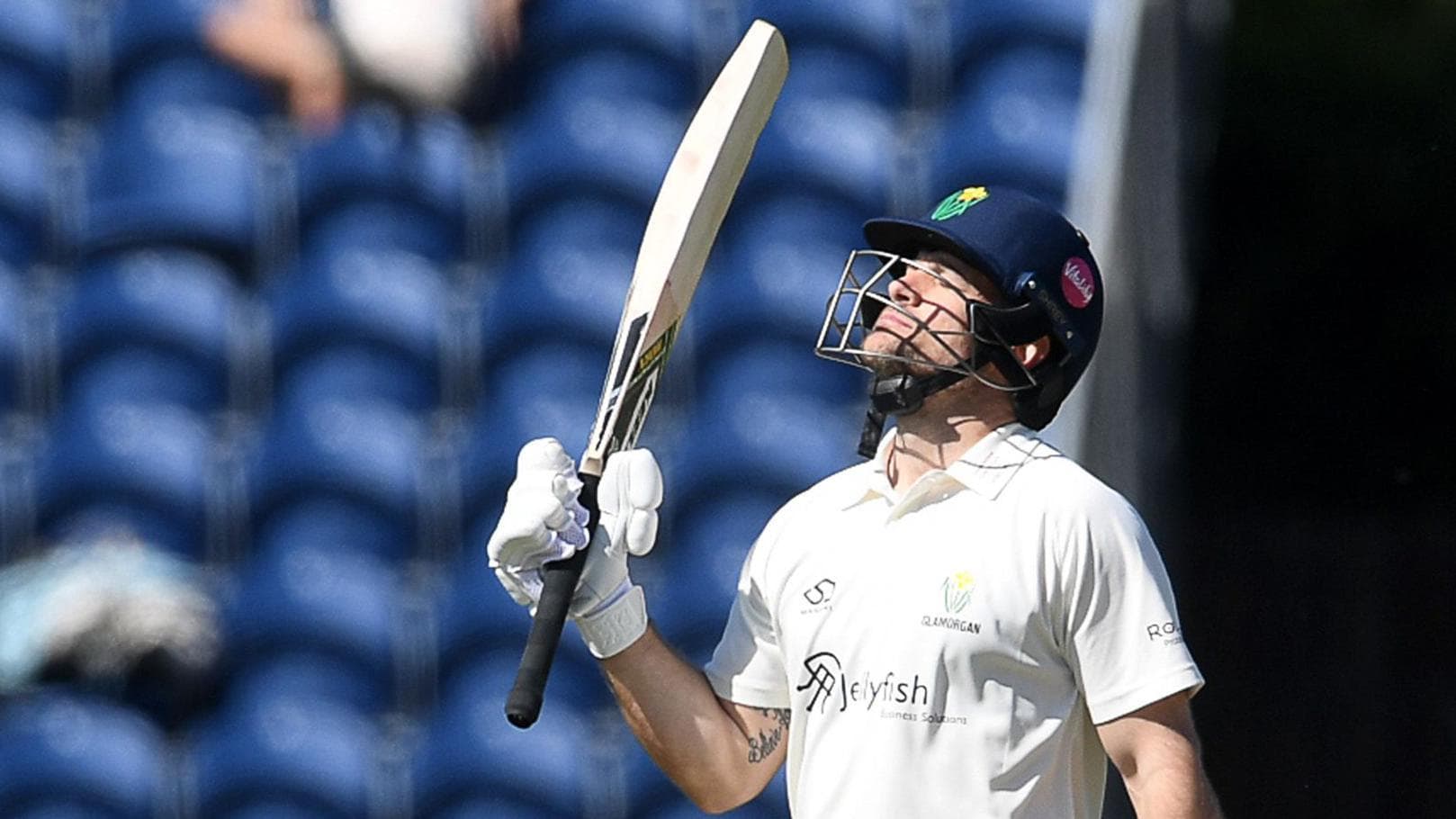 Carlson and Dickson lead Glamorgan to solid total against Leics