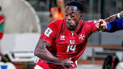 Aldershot sign Reading winger Tuma