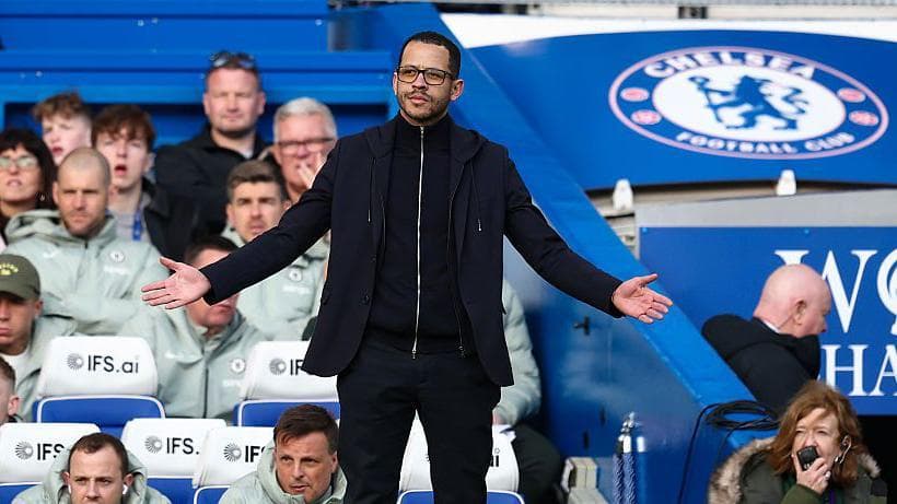 Rosenior's delicate position as he faces coaching idol