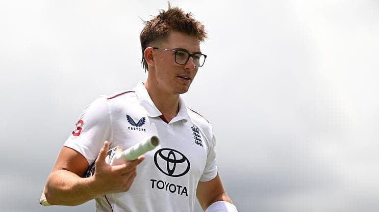 New Headline: Batteau's Daring Streak Pays Off as He Scores a Grand Slam Against Wales' Lightning Team