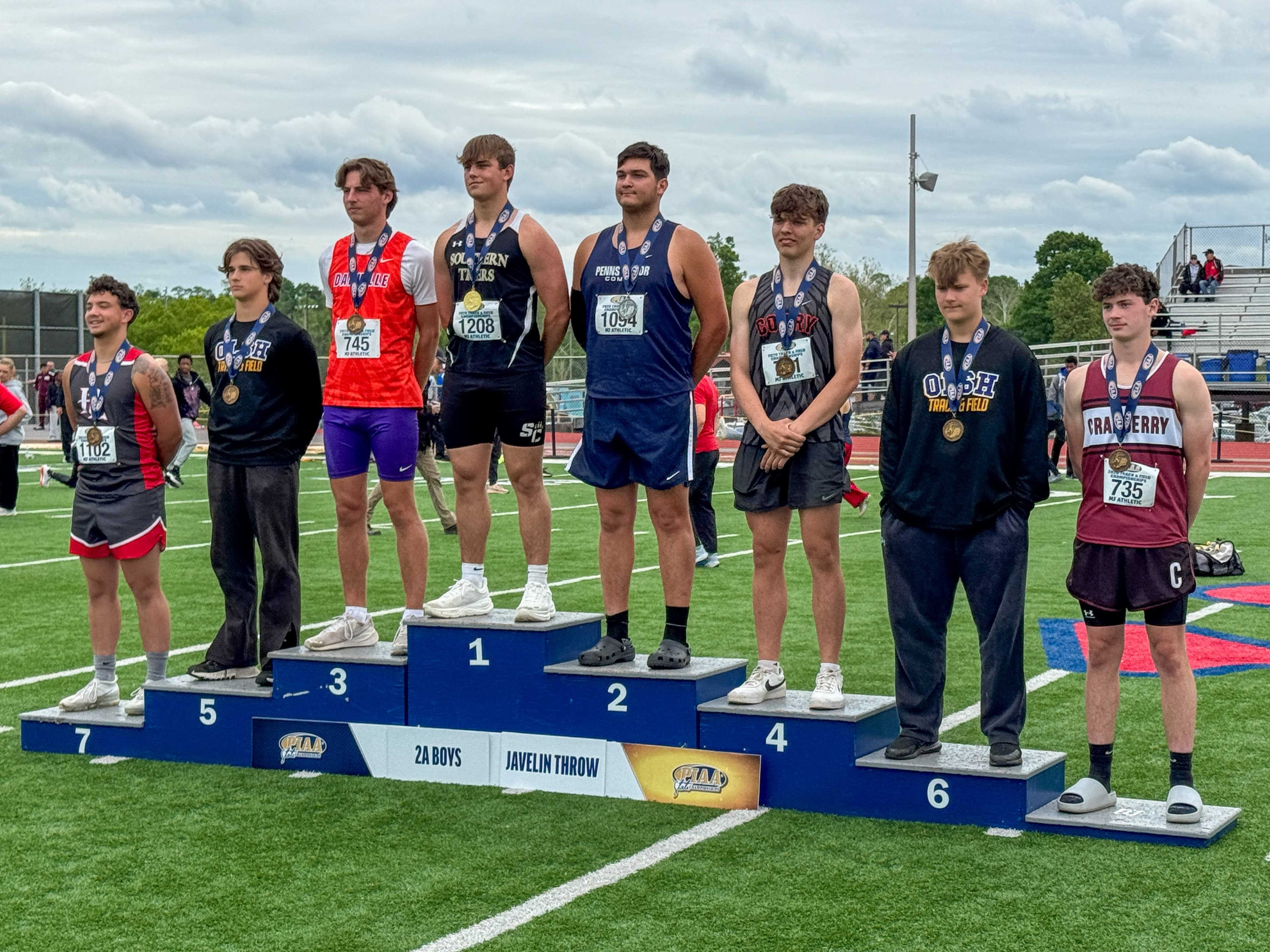 Pair of OLSH javelin throwers reach podium at PIAA championships