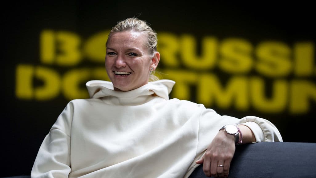 New Headline: "Popp Unveils Bold Forecasts for Dortmund's Imminent Triumph