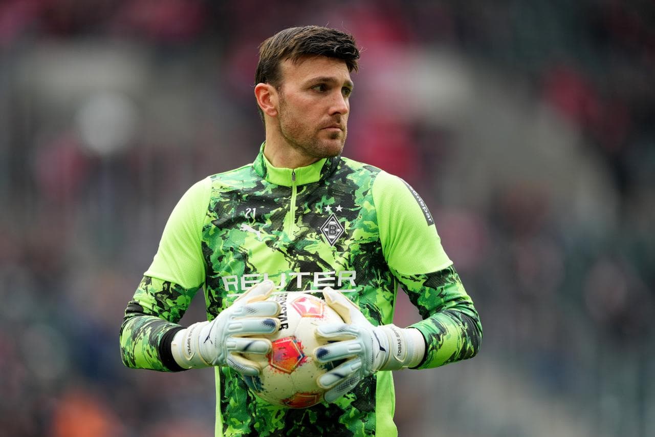 Official: Gladbach shot-stopper signs one-year extension