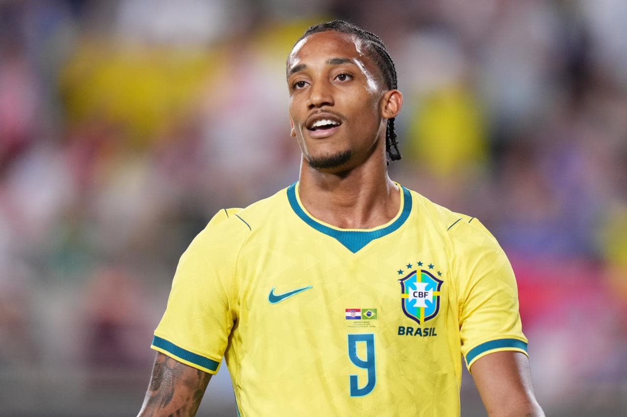 Brazilian star believes "extraordinary" Harry Kane can win the Ballon d'Or